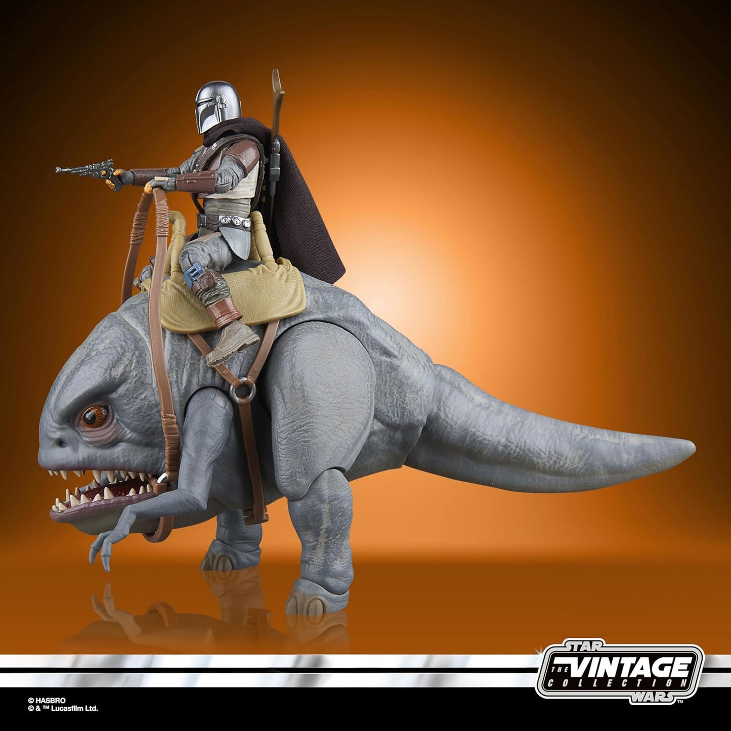 Star Wars Vintage Collection Blur & The Mandalorian, The Mandalorian 3.75" Collectible Action Figure 2-Pack