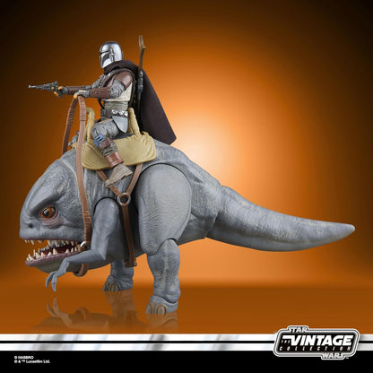 Star Wars Vintage Collection Blur & The Mandalorian, The Mandalorian 3.75" Collectible Action Figure 2-Pack